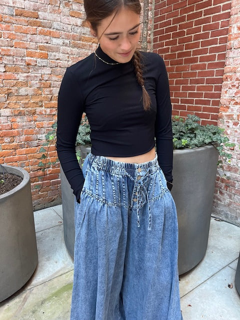 Pintuck Wide Leg Pant