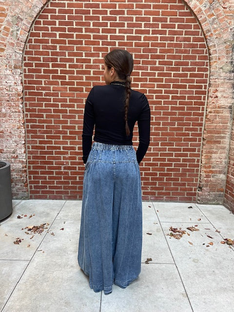 Pintuck Wide Leg Pant